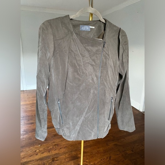 ASTR Gray Grey Suede Moto Jacket Edgy Casual Streetwear Downtown Valentines Day - Picture 2 of 12